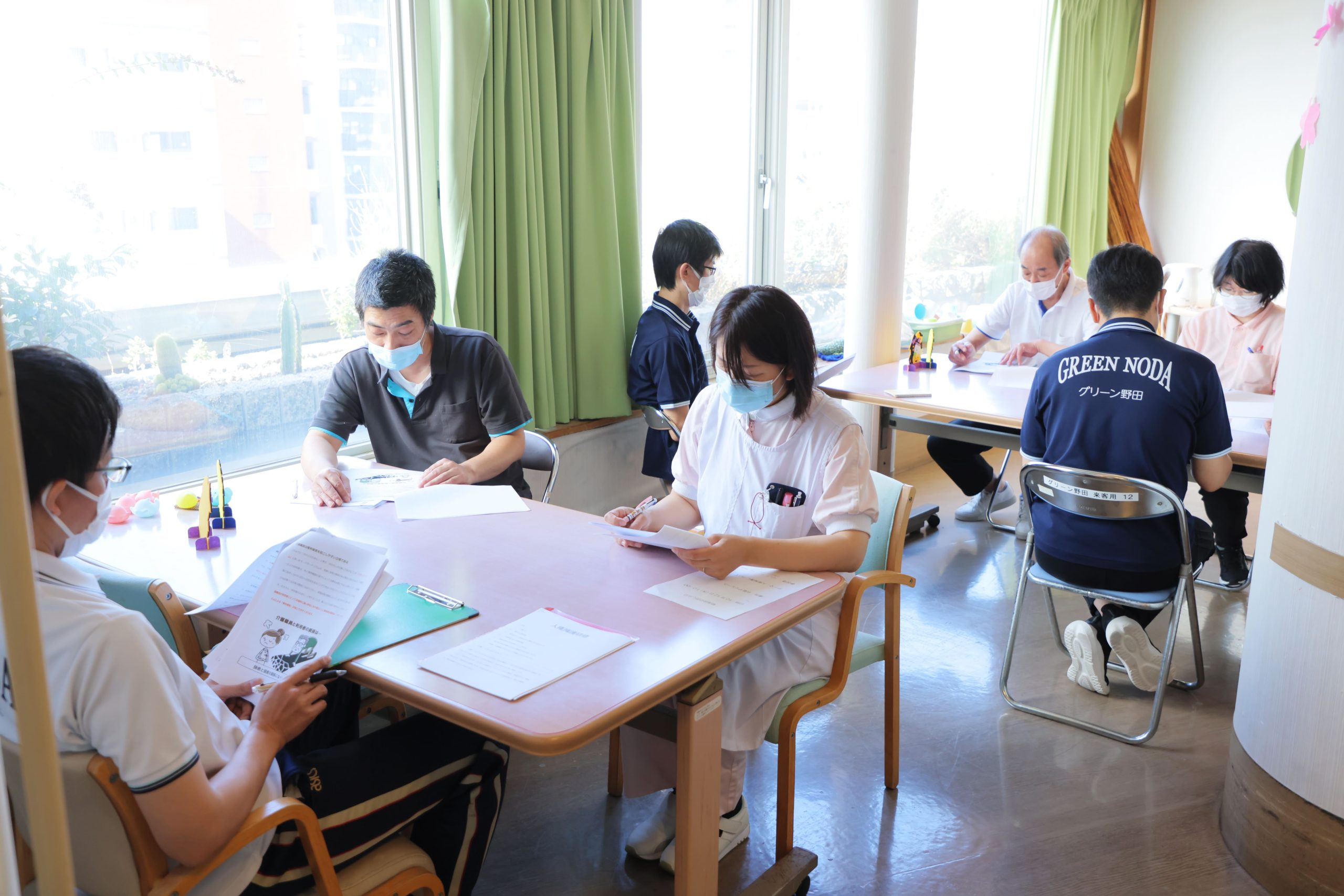 大阪市福島区・野田駅前にある都市型特別養護老人ホームグリーン野田で働く職員たち